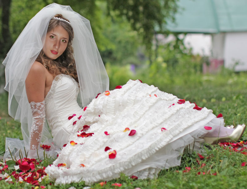 Чужая невеста лесневская. Чужая невеста. Чужая невеста фото. Русские девушки невесты.